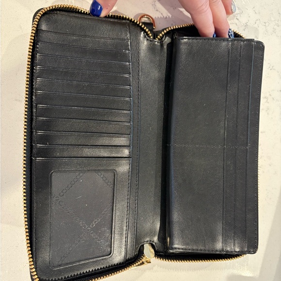 MICHAEL KORS zip around wallet. - Picture 3 of 4